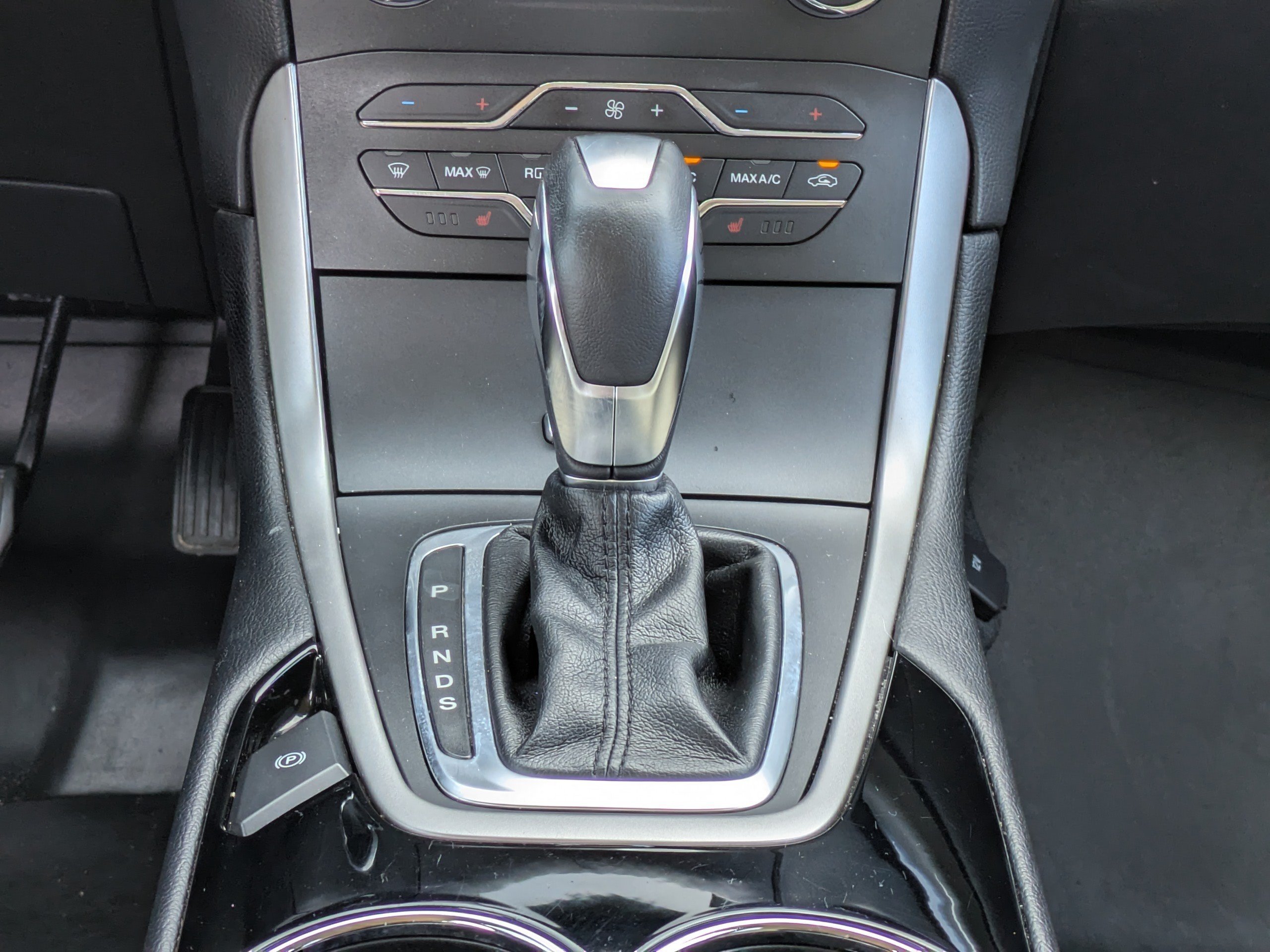 Used 2018  Ford SEL image 17