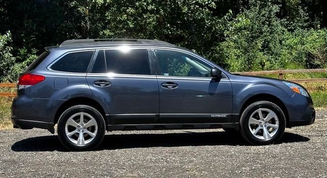 2014 Subaru Outback 2.5i Limited - Photo 10