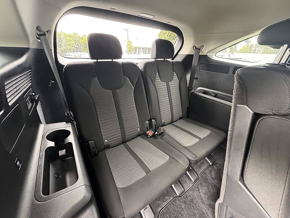 Used 2025 Glacial White Pearl Kia LX image 24