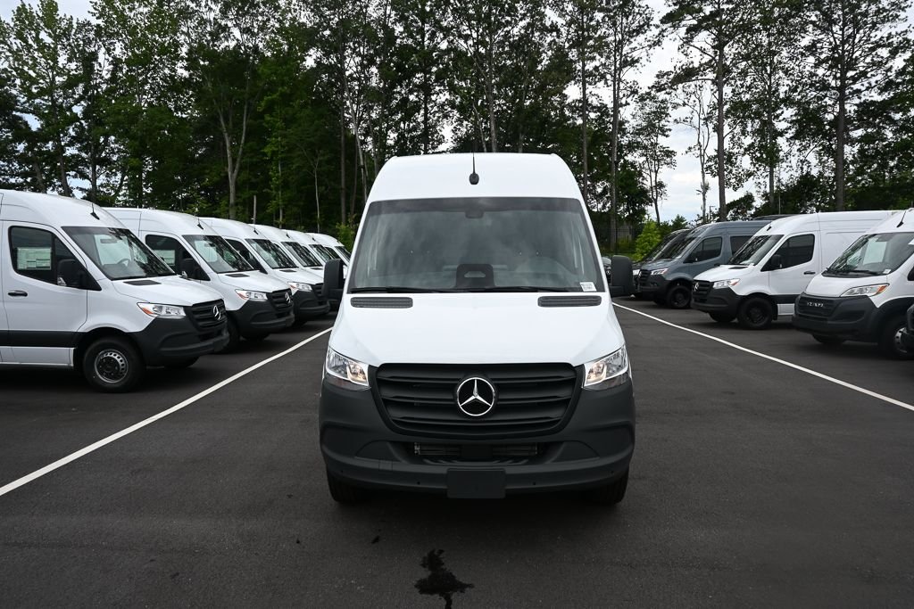 New 2026 Arctic White Mercedes-Benz Cargo 170 WB image 30