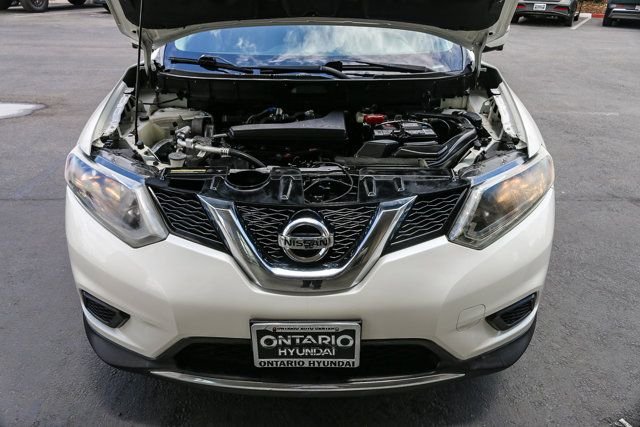 Used 2016 White Nissan SV image 28