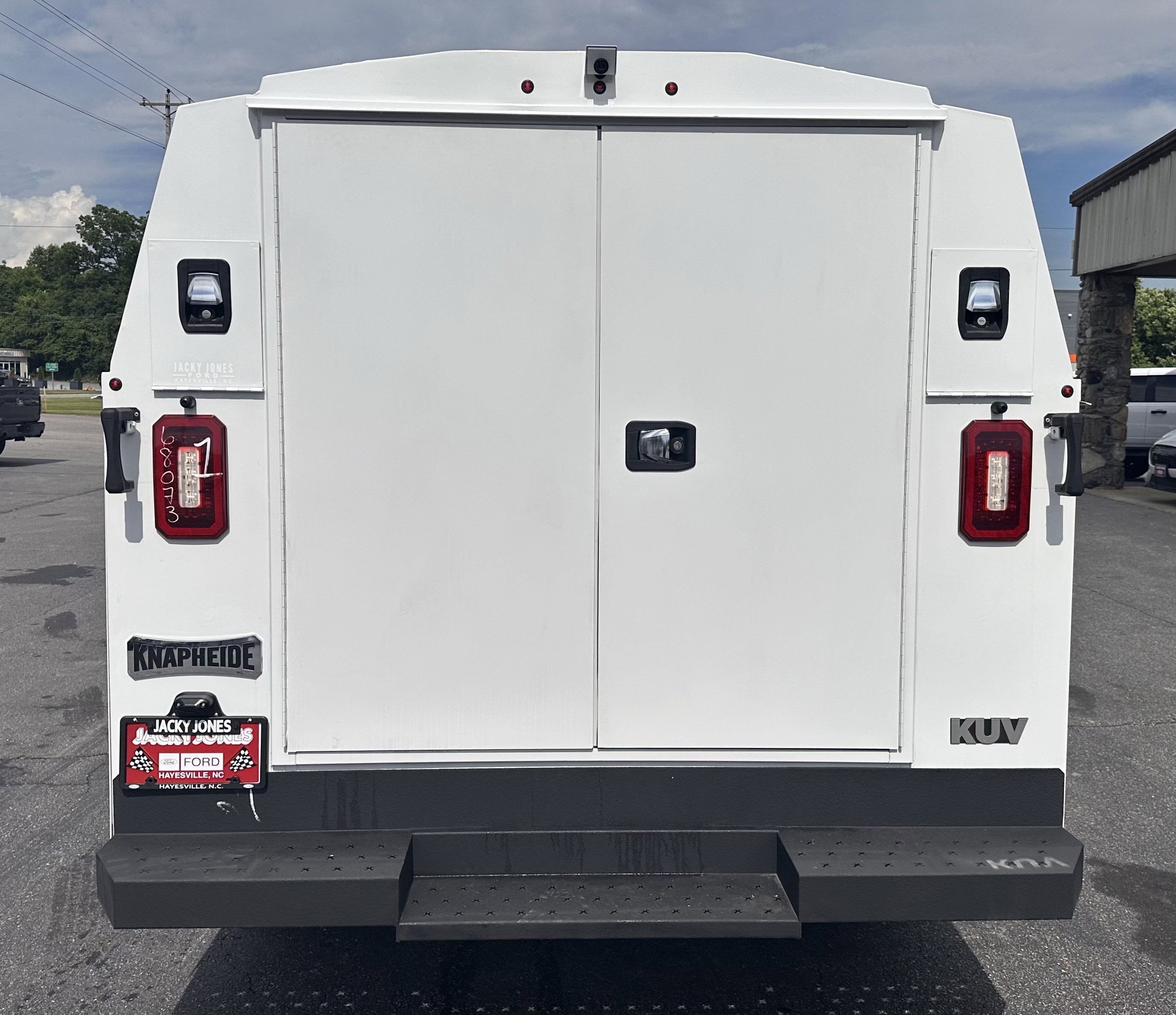 Certified Used 2026 Oxford White Clearcoat Ford 11Ft KUV Body image 6