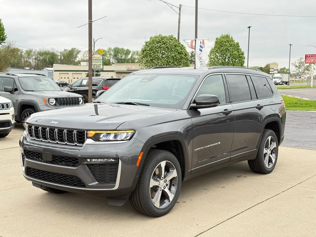 New 2026 Baltic Gray Metallic Clear-Coat Exterior Paint Jeep Limited image 2