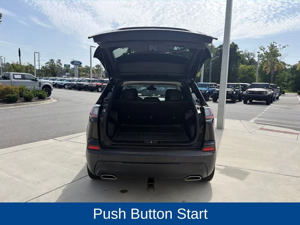 Certified Used 2021 Diamond Black Jeep Latitude Lux image 9