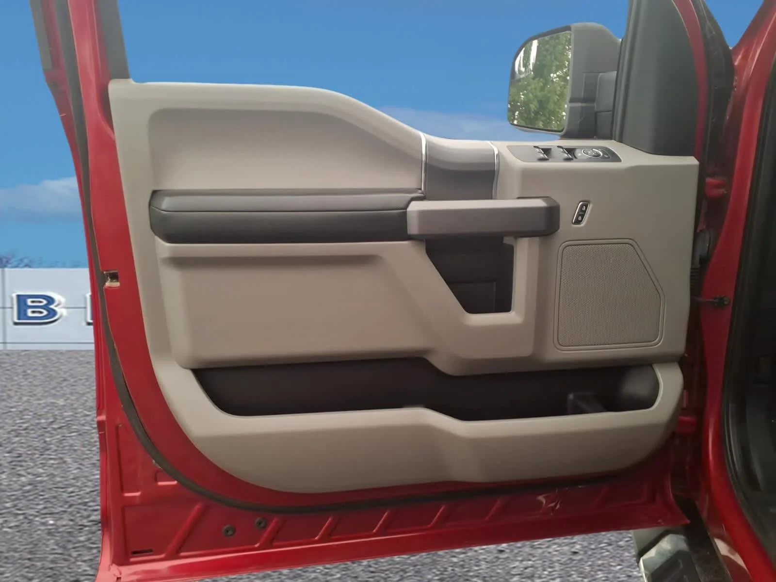 Used 2020 Rapid Red Metallic Tinted Clearcoat/Magnetic Ford XLT image 11