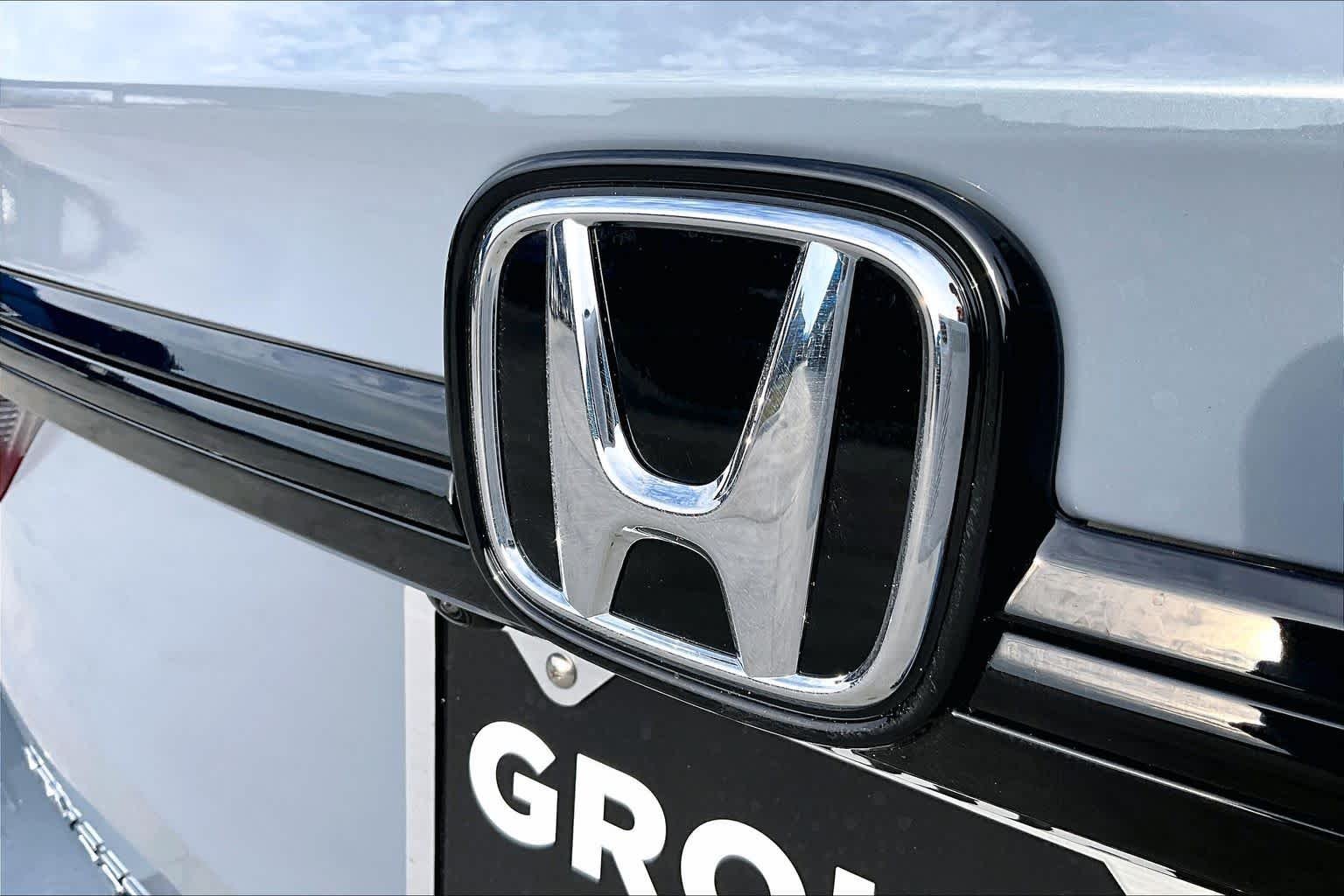New 2026 Sonic Gray Pearl Honda Touring image 15