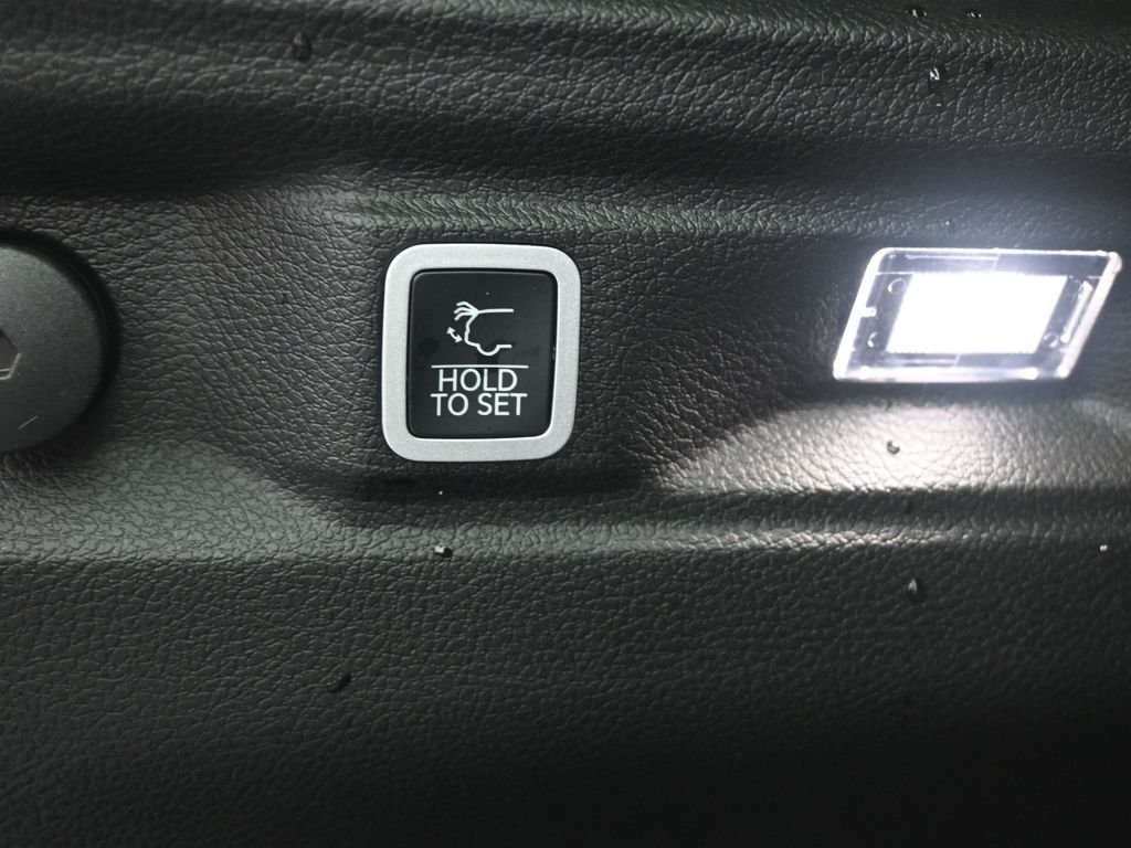 New 2026 Bright White Clear-Coat Exterior Paint Jeep Limited image 14