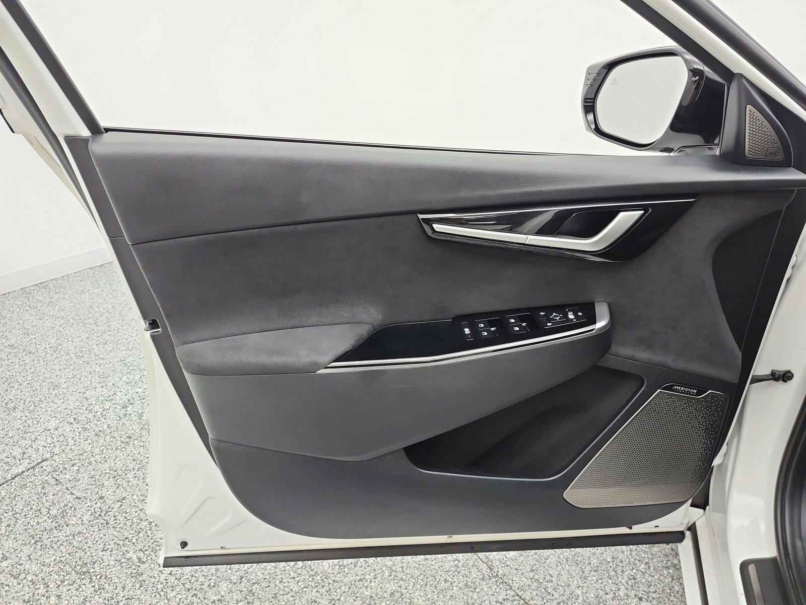 Used 2023 Snow White Pearl Kia GT image 14