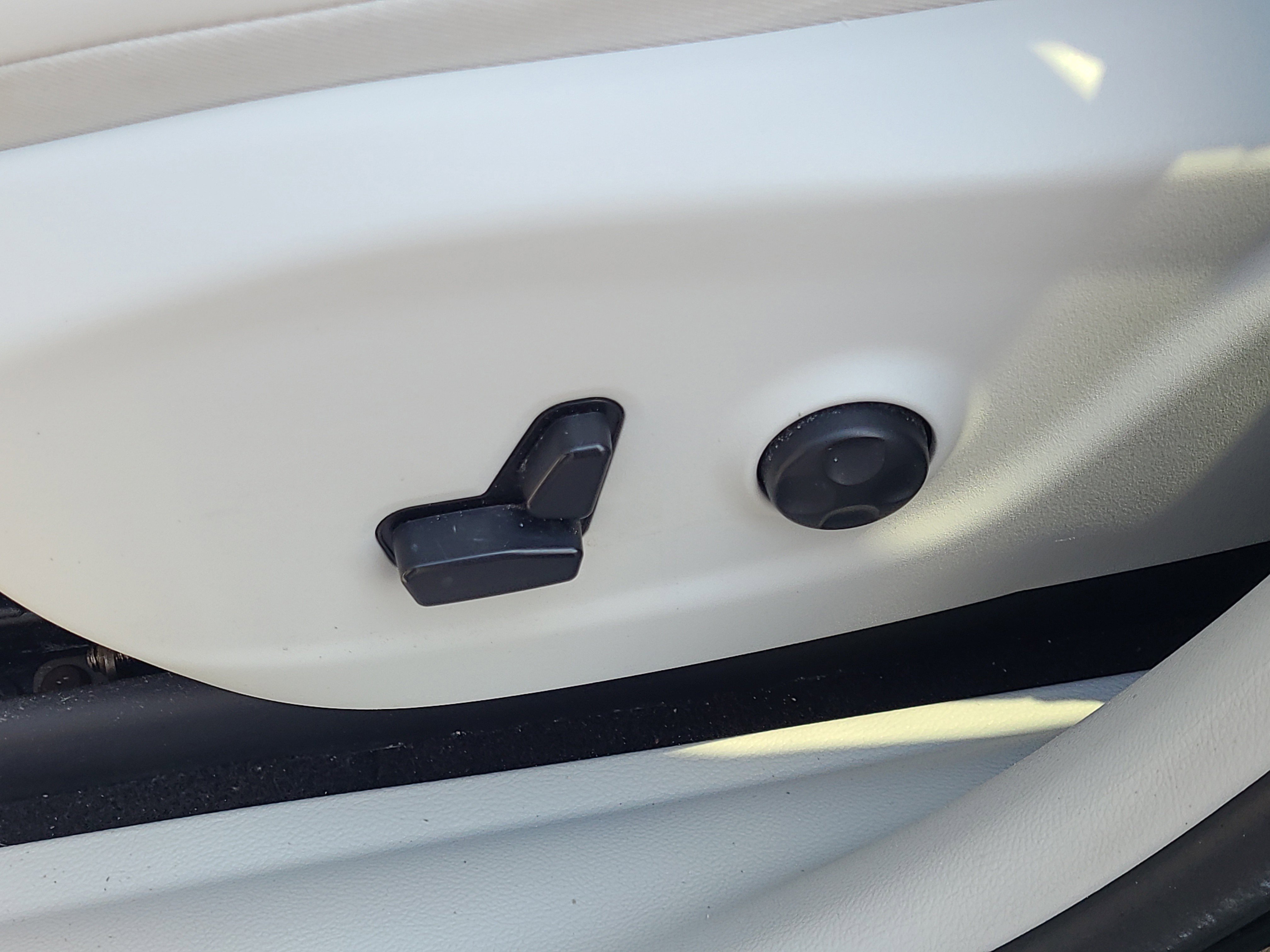 Used 2020 Diamond Black Crystal Pearlcoat Jeep Limited image 18
