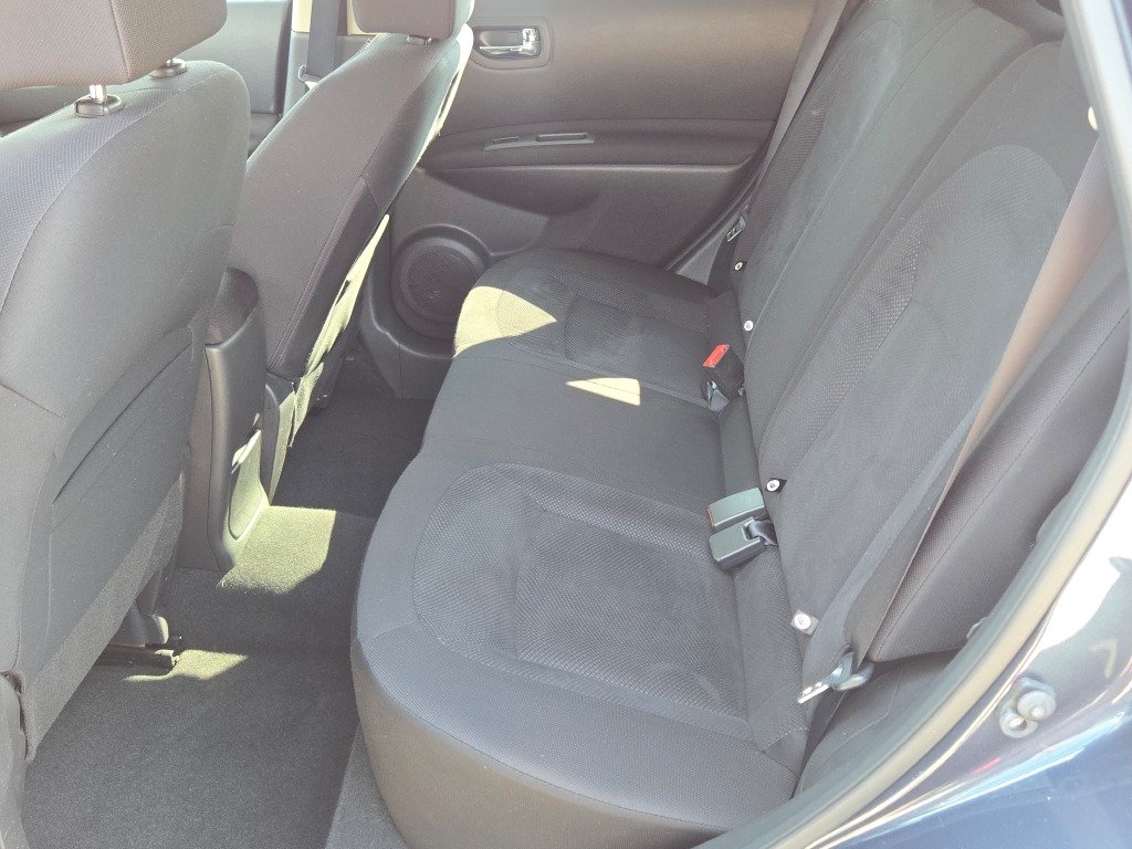 Used 2015 Blue Nissan S image 14