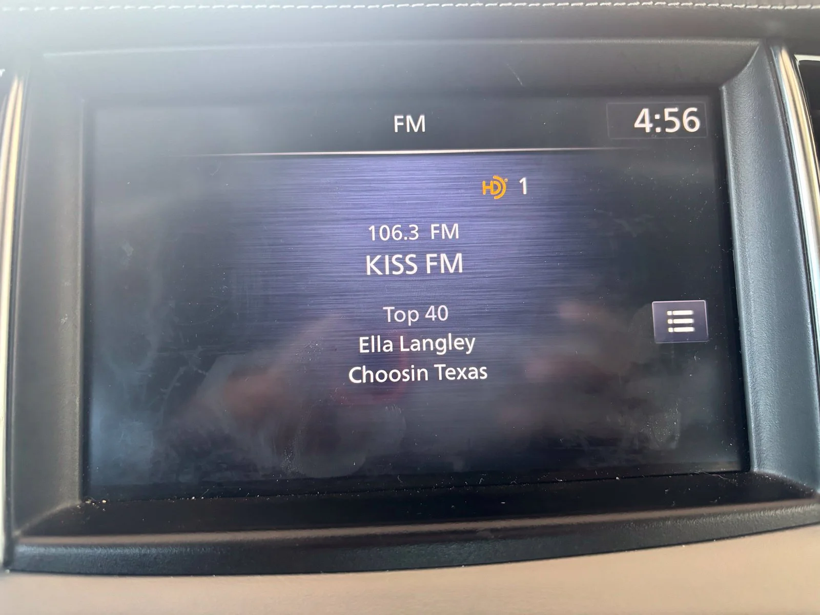 Used 2023 White INFINITI LUXE image 9