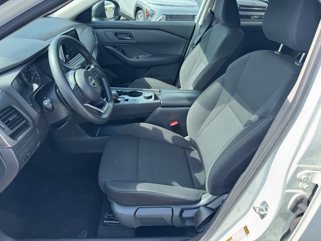 Used 2024 White Nissan S image 5