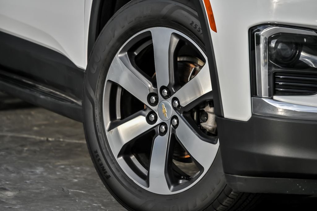 Used 2023 White Chevrolet LT Leather image 4