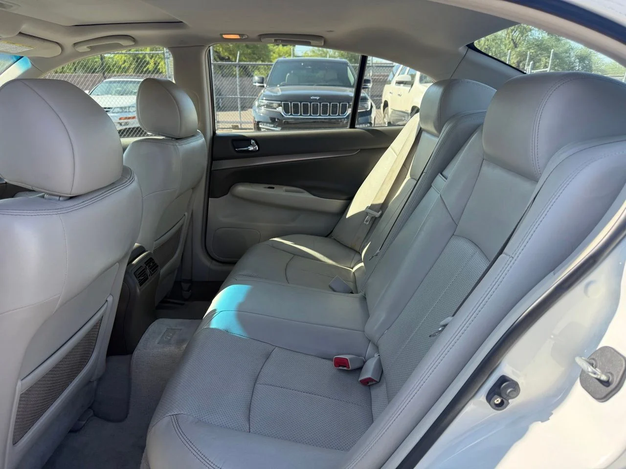 Used 2012 Moonlight White INFINITI X image 8