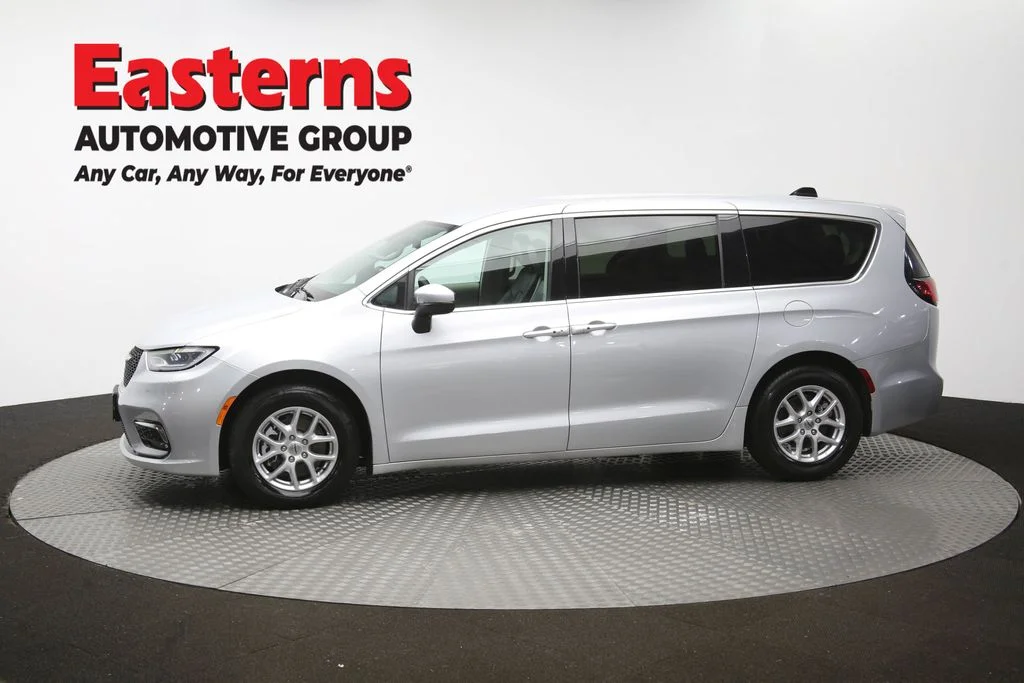 Used 2023 Silver Chrysler Touring L image 61