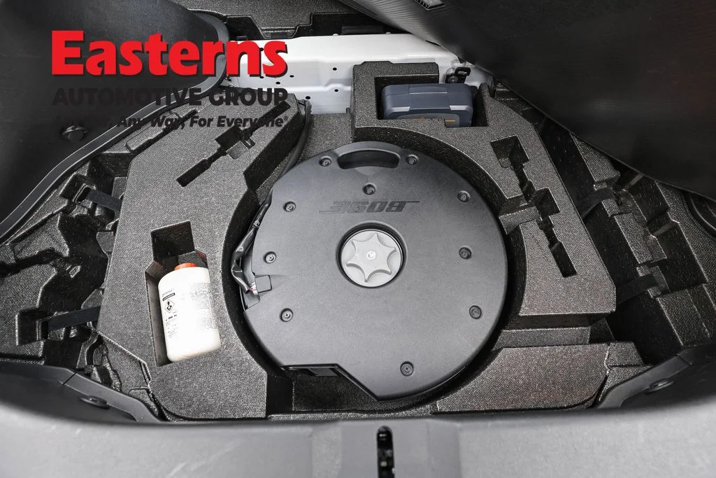 Used 2025 White Nissan Performance image 9