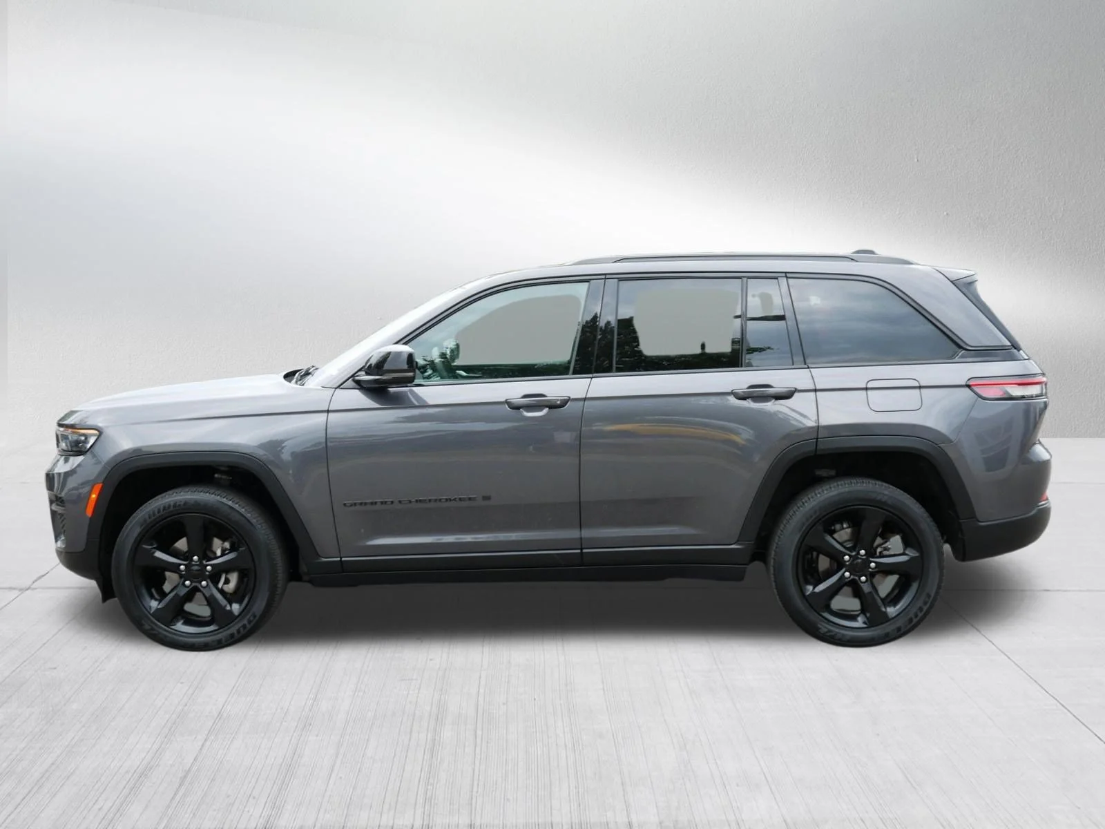 Used 2023 Baltic Gray Metallic Clearcoat Jeep Altitude X image 4