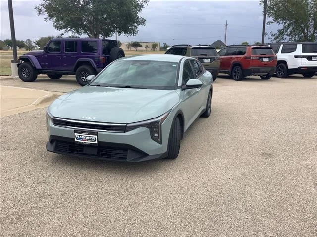 Used 2025 Steel Gray KIA LXS (IVT) image 1