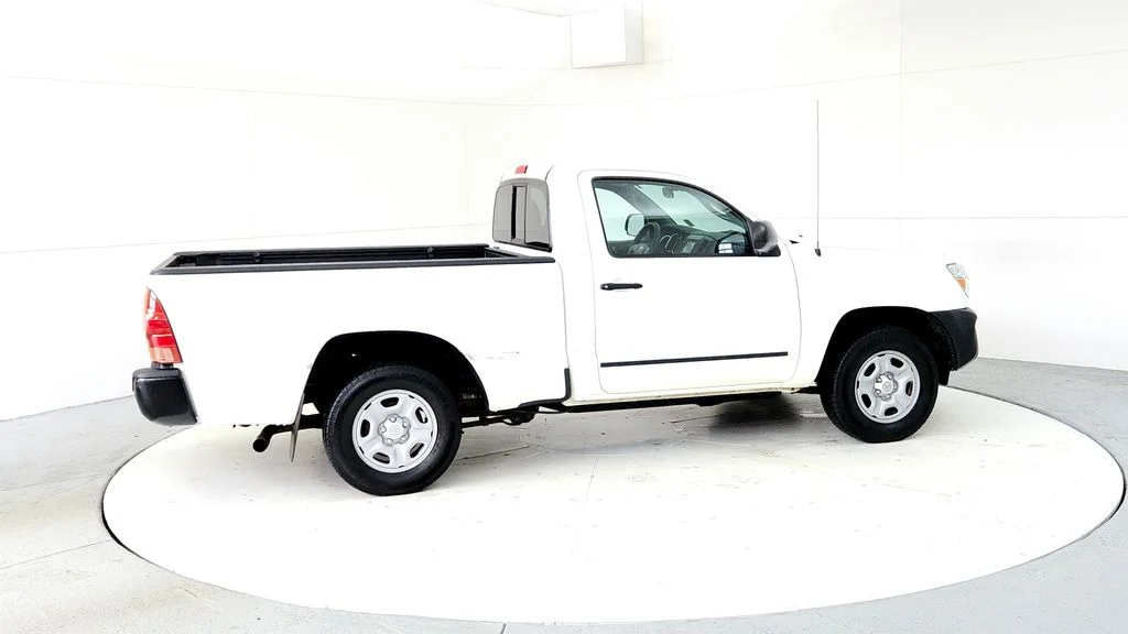 Used 2014 White Toyota Base image 6