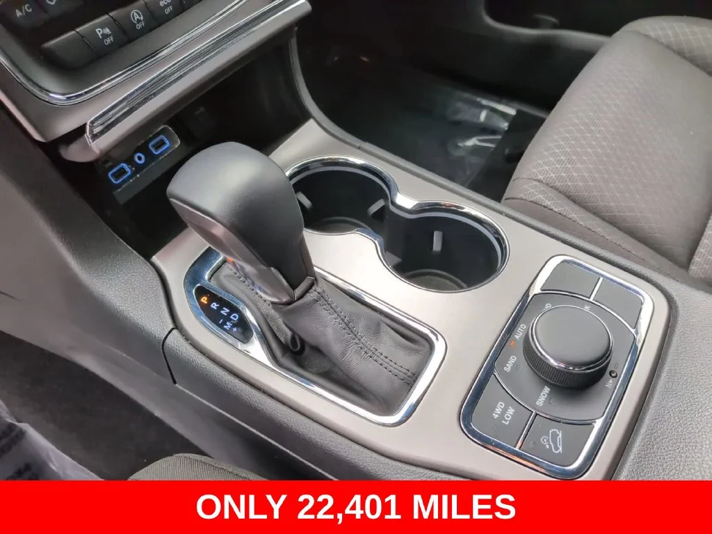 Used 2020 Black Jeep Laredo image 21