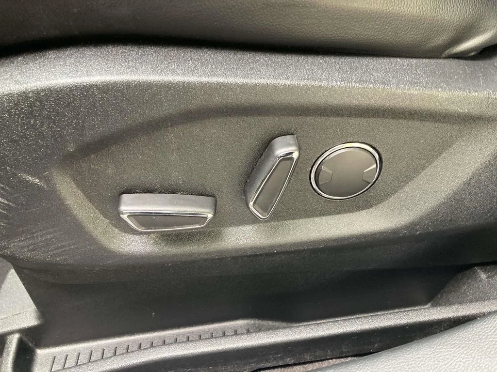 Used 2019 Gray Ford SEL image 13