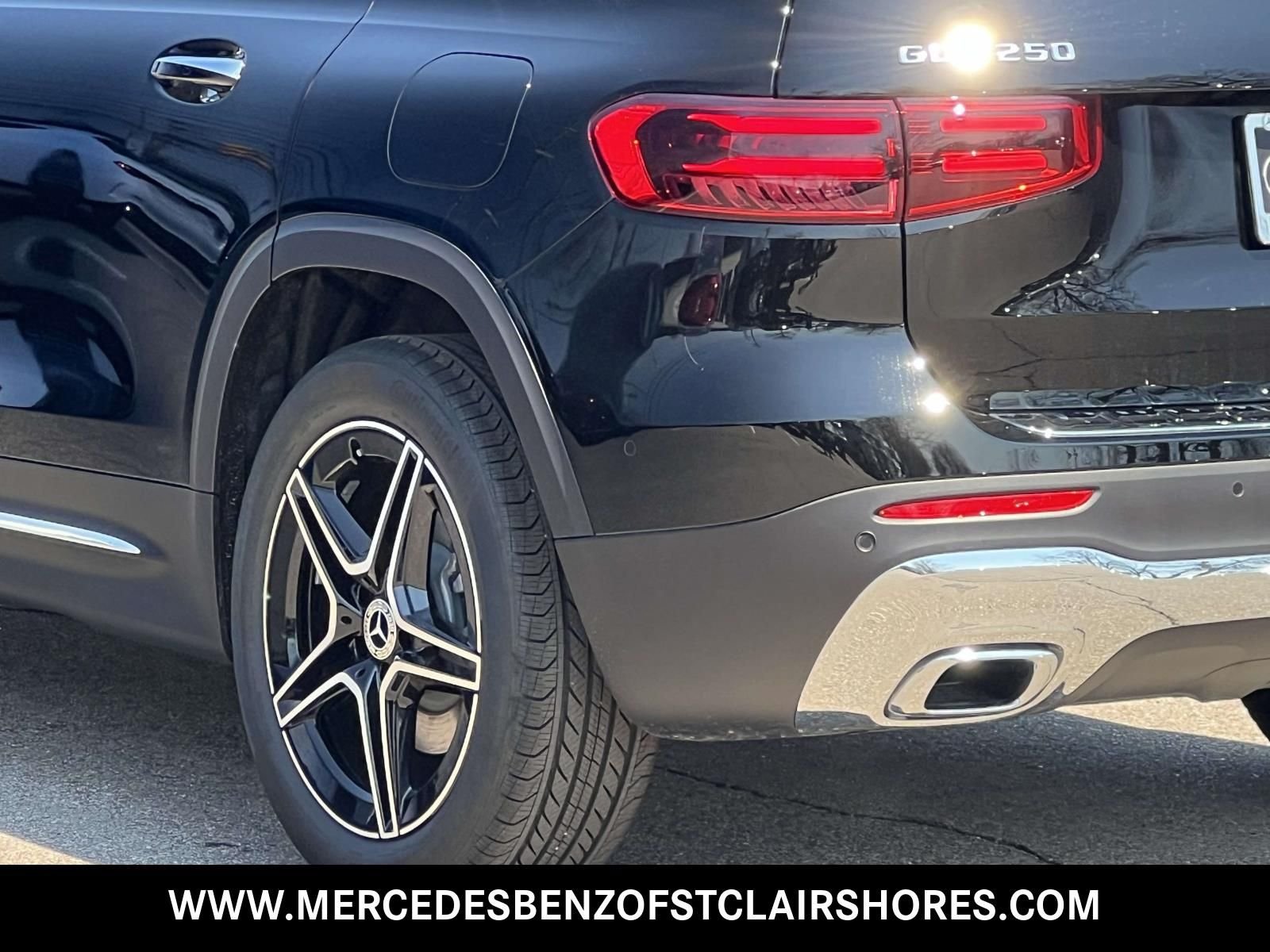 New 2026 Night Black Mercedes-Benz GLB 250 image 4