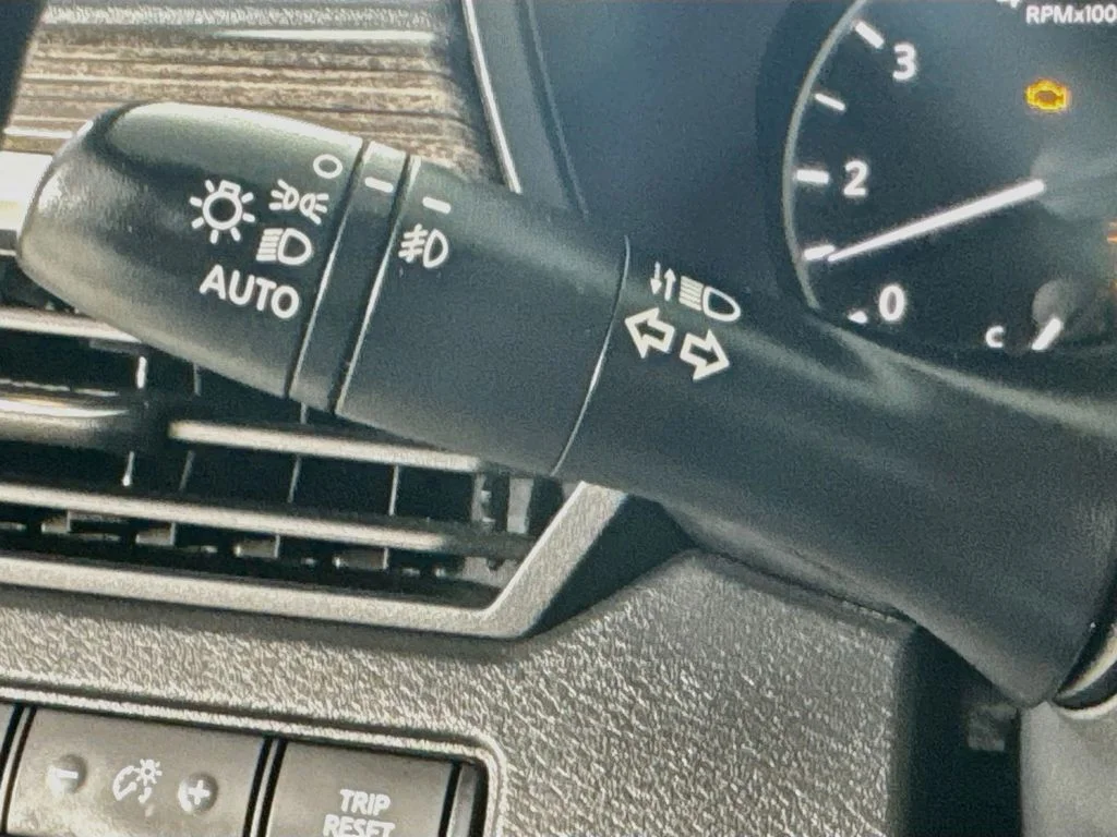 Used 2019 Gray Nissan 2.5 Platinum image 10