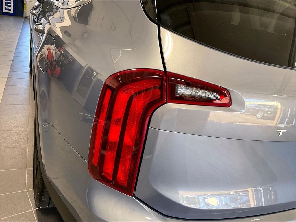 Used 2024 Everlasting Silver Kia S image 35