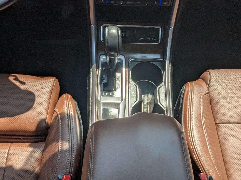 Used 2019 White Subaru Touring image 25