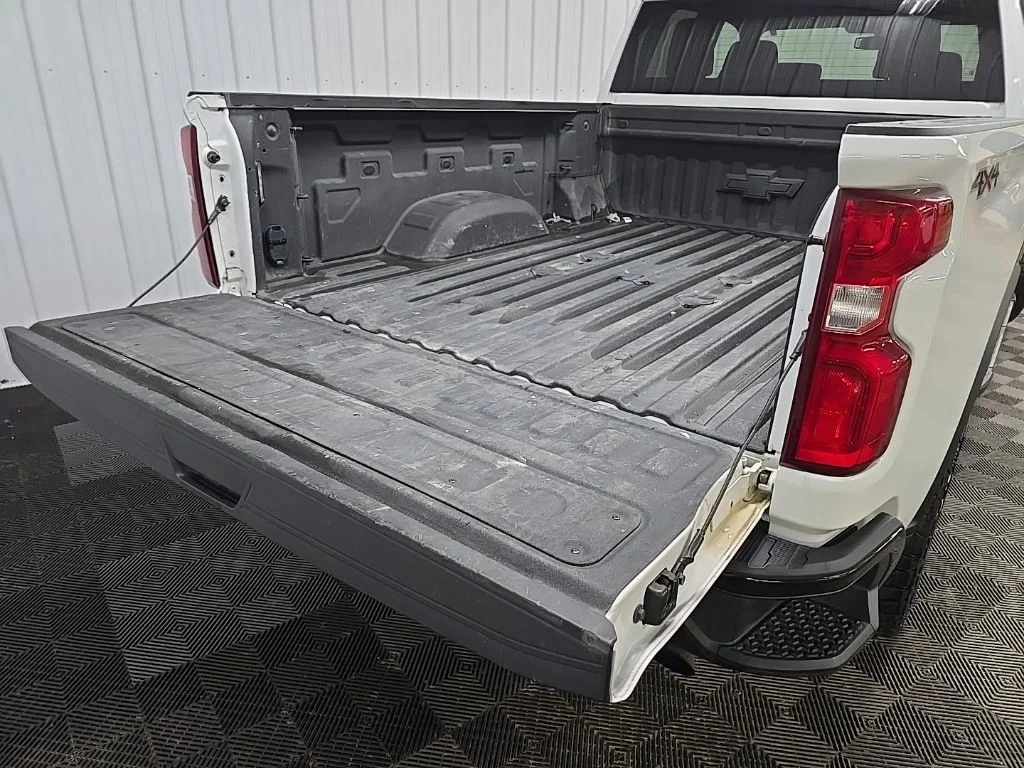 Used 2021 White Chevrolet Custom image 11