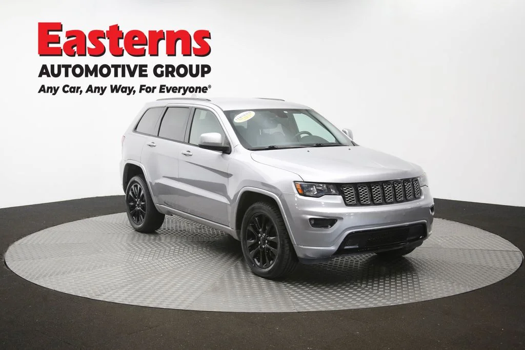 Used 2017 Silver Jeep Altitude image 49