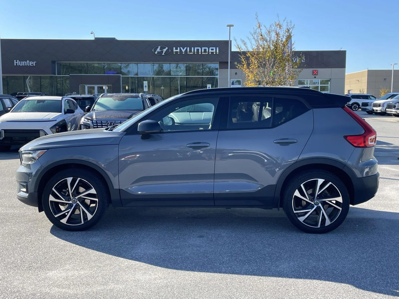 Used 2021  Volvo R-Design image 25