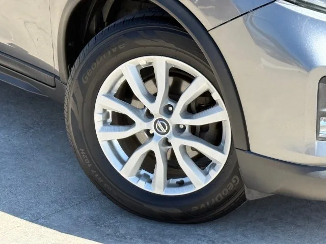 Used 2017 Nissan Rogue SV with VIN 5N1AT2MT1HC873855 for sale in Leander, TX