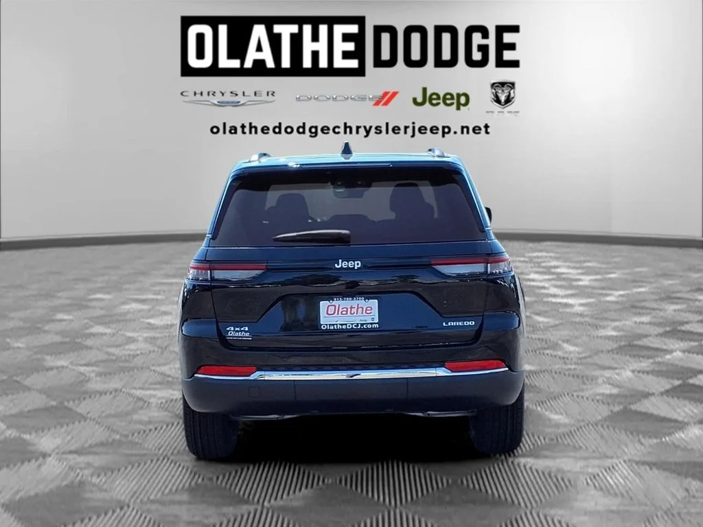 New 2027 High-Gloss Black Paint Jeep Laredo X image 28