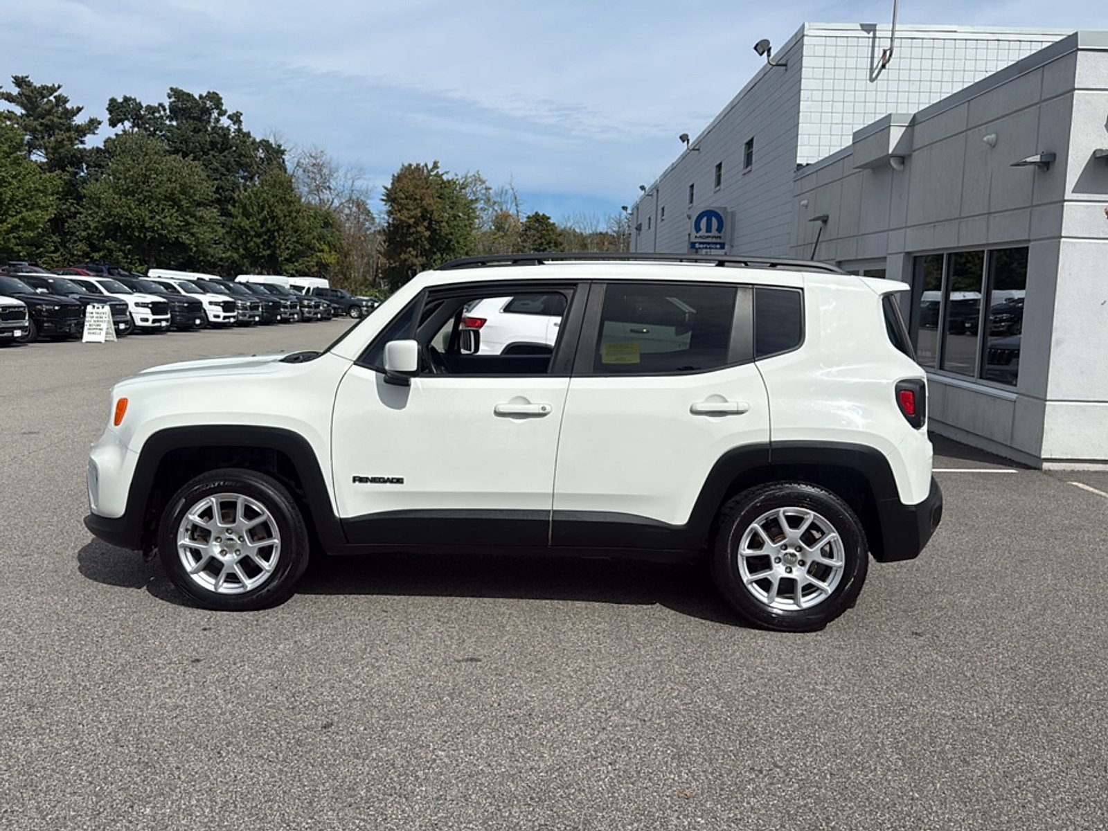 Certified Used 2020 Alpine White Clearcoat Jeep Latitude 4x4 image 10