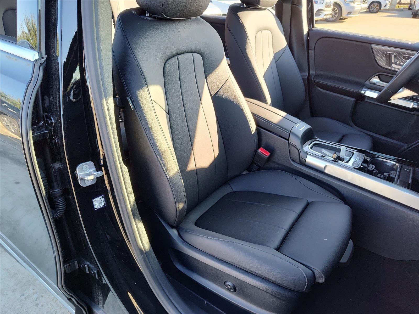 2025 Mercedes-Benz GLB Base - Photo 11
