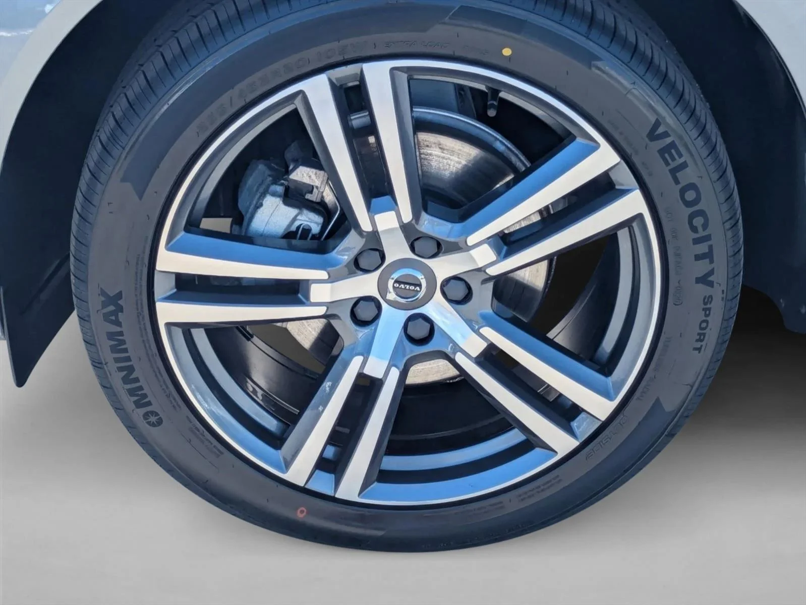 Used 2021 Osmium Grey Metallic Volvo Momentum image 22