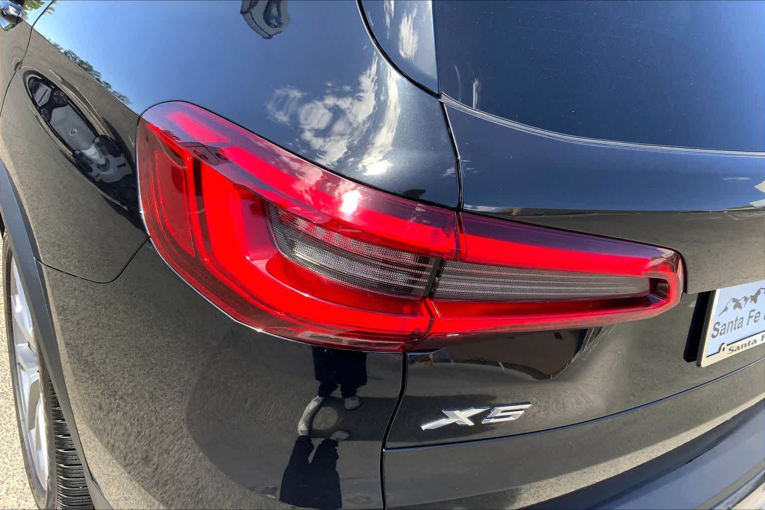 Used 2019 Black Sapphire Metallic BMW xDrive40i image 27