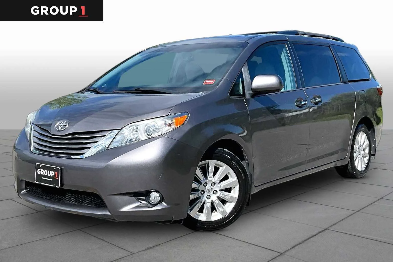 2015 Toyota Sienna XLE V6 AWD 7-Passenger's photo