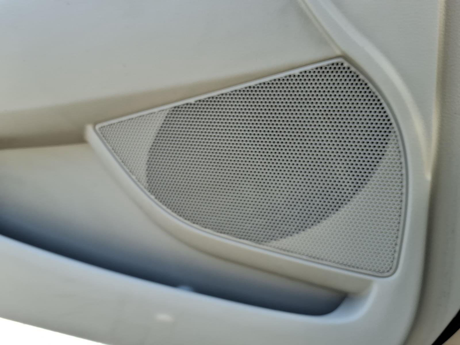 Used 2010  Toyota LE image 9