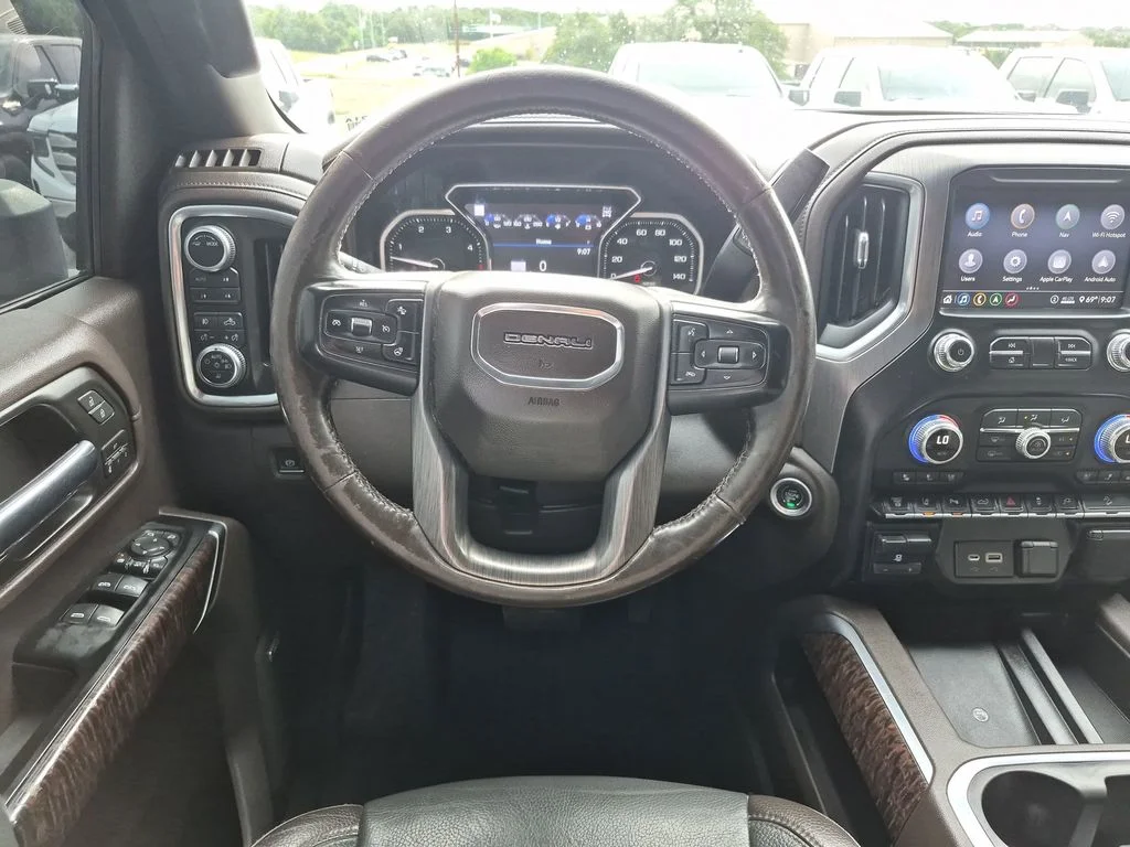 Used 2020 White GMC Denali image 31