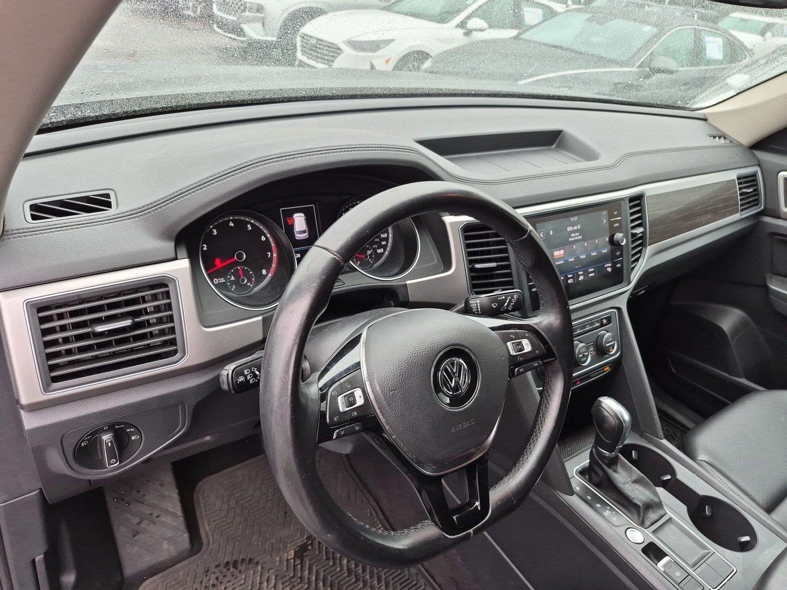 Used 2018 Platinum Gray Metallic Volkswagen 3.6L V6 SE w/Technology image 19