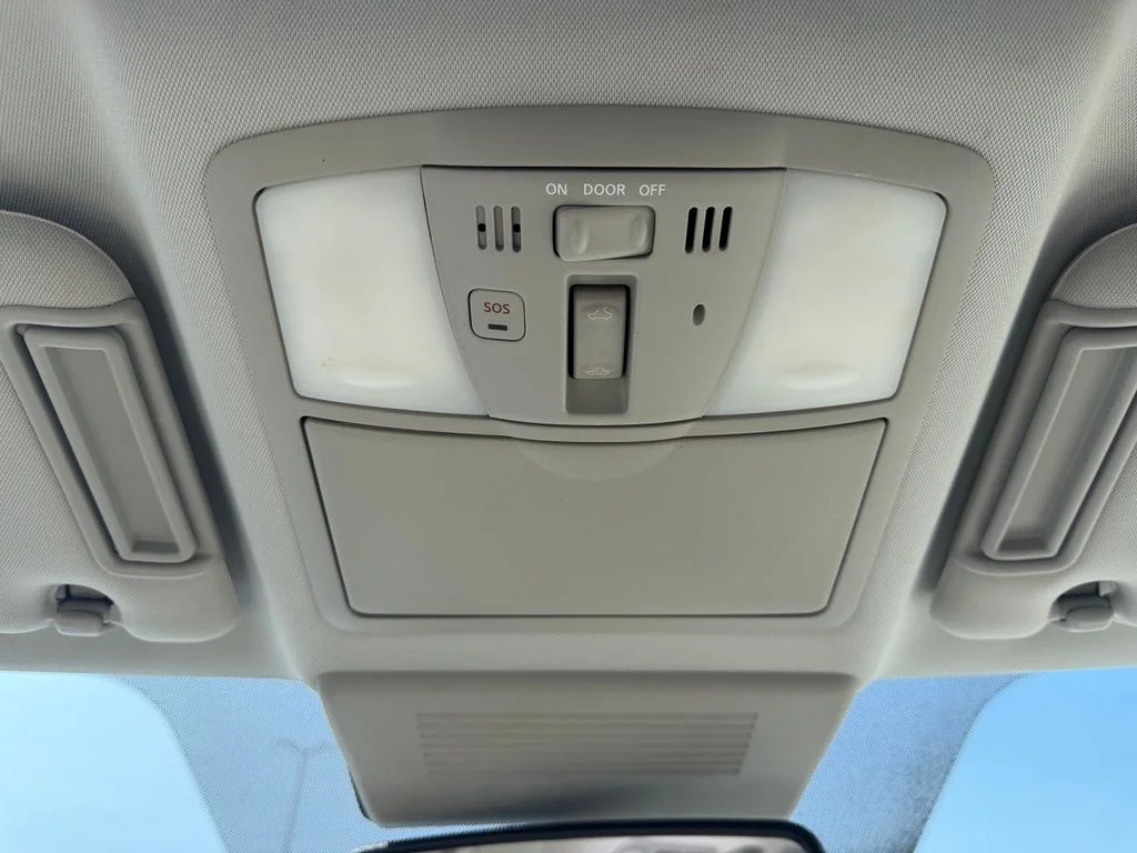 Used 2018 White INFINITI Base image 16