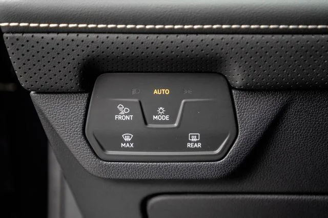New 2026 Black Volkswagen 2.0T SE w/Technology image 19