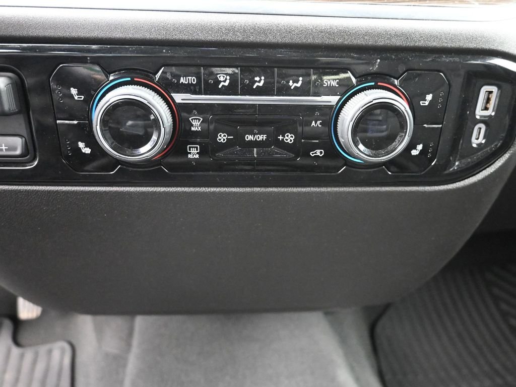Used 2025 White Chevrolet LT image 19