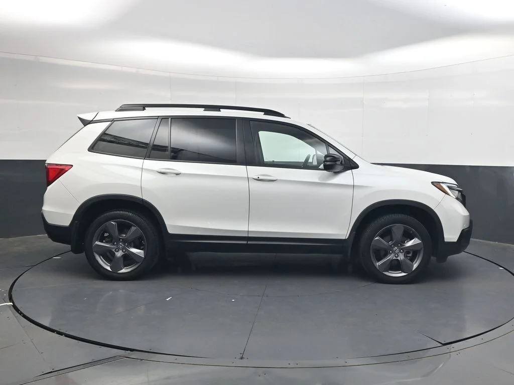 Used 2020 Platinum White Pearl Honda Touring image 3