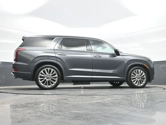 Used 2020 Green Hyundai Limited image 25