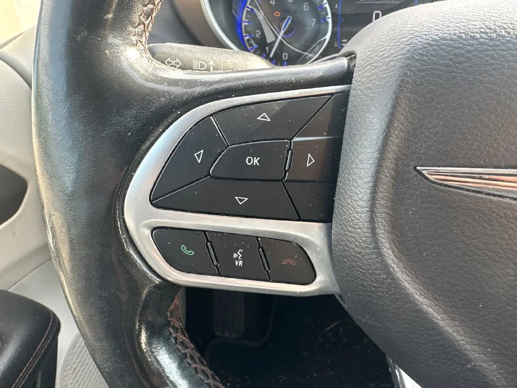 Used 2019 Gray Chrysler Touring L image 17