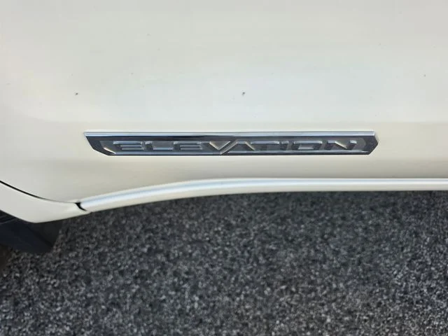Used 2022 White GMC Elevation image 9
