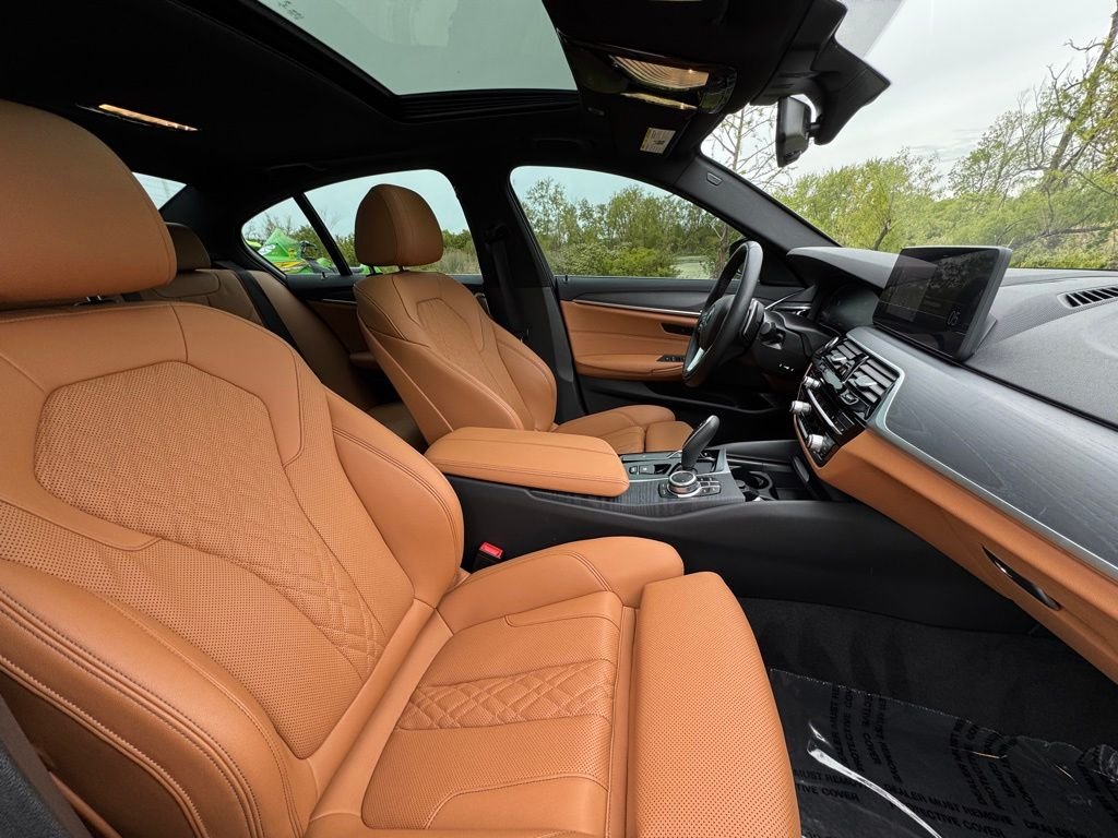 Used 2022 Black BMW 530i xDrive image 26